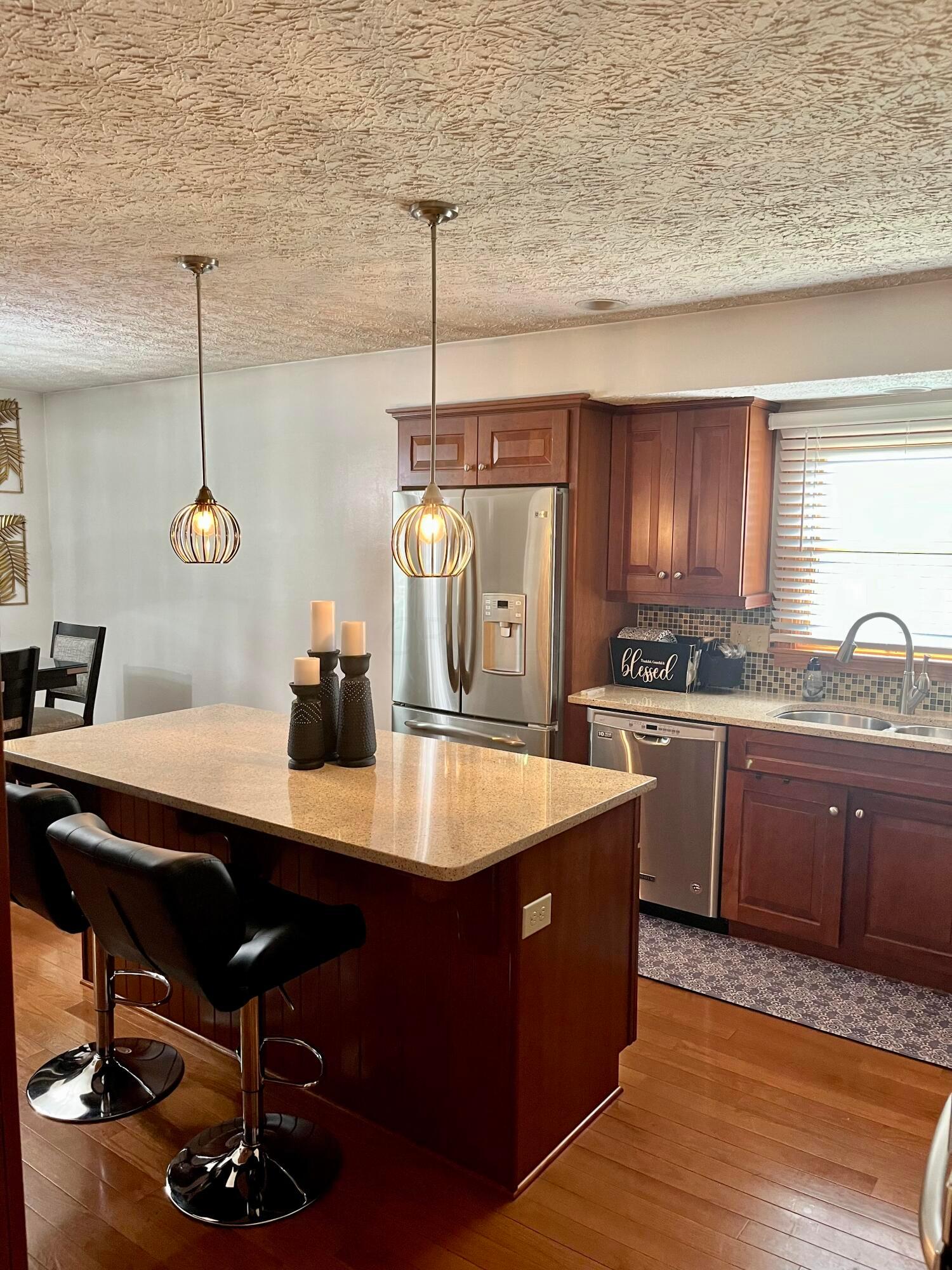 2066 Nobleshire Road Columbus, OH 43229 - Photo 11 of 40 FullSizeRender