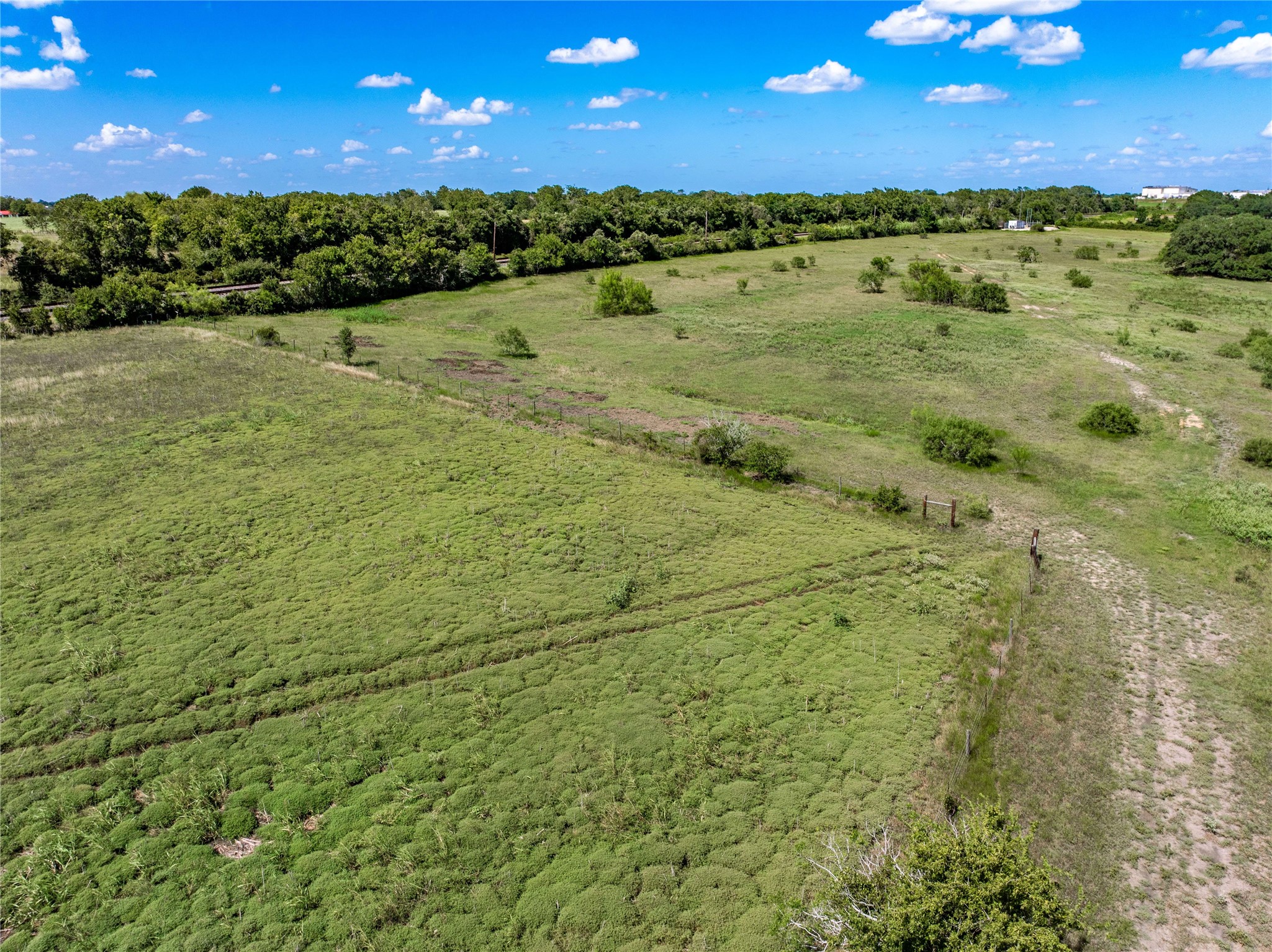 253 Cr 253 Road Weimar, TX 78962 - Photo 16 of 27 a view of an ocean and a yard