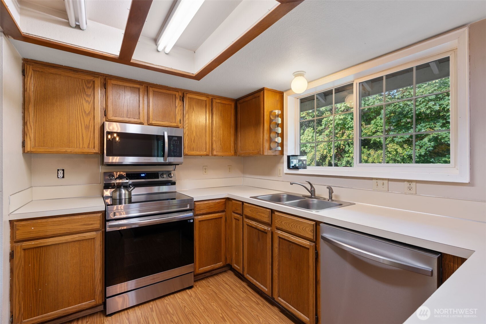 1003 Northwest Dexter Avenue Winlock, WA 98596 - Photo 12 of 39 a kitchen with a sink stove and microwave