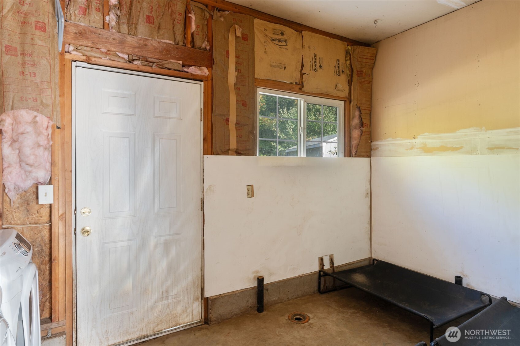 1003 Northwest Dexter Avenue Winlock, WA 98596 - Photo 26 of 39 a room with a door and a window