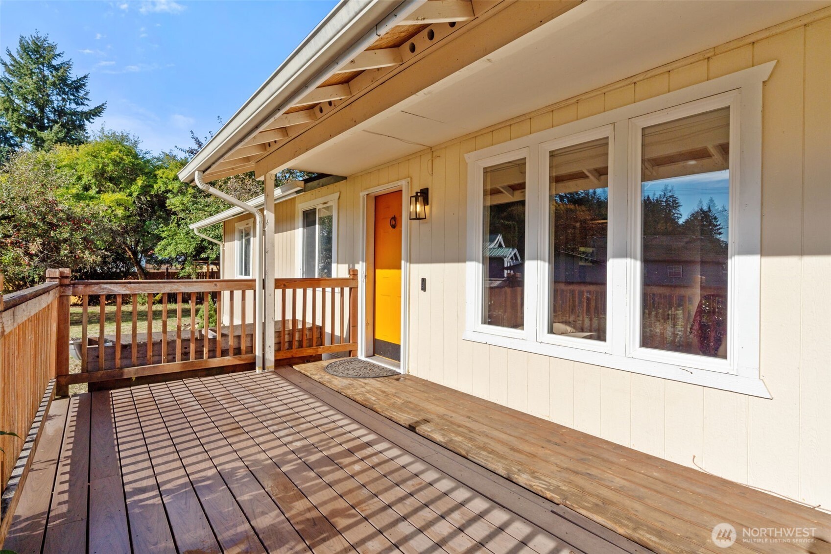 1003 Northwest Dexter Avenue Winlock, WA 98596 - Photo 4 of 39 a porch with seating space