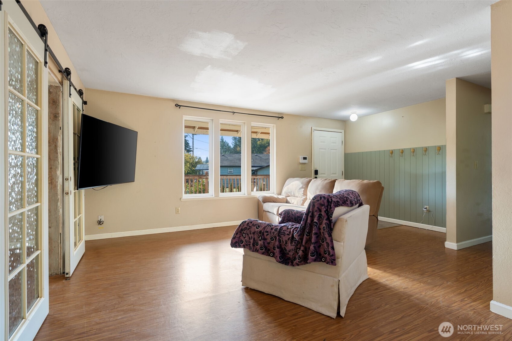 1003 Northwest Dexter Avenue Winlock, WA 98596 - Photo 9 of 39 a living room with furniture and a flat screen tv