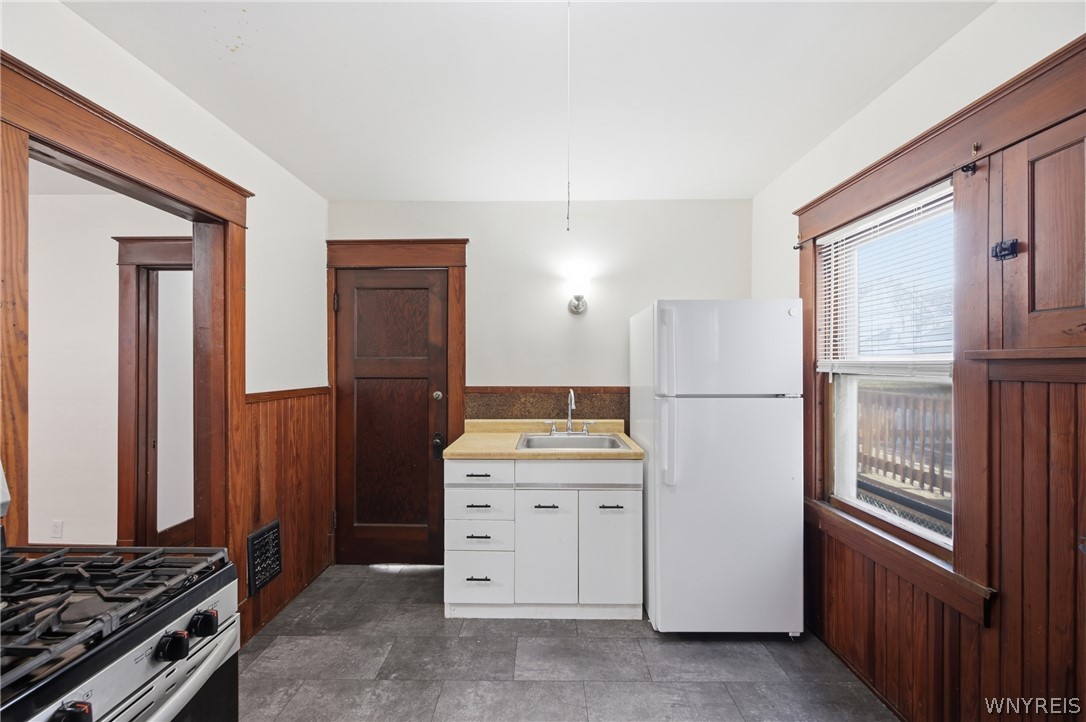 95 Custer Street Buffalo, NY 14214 - Photo 12 of 43