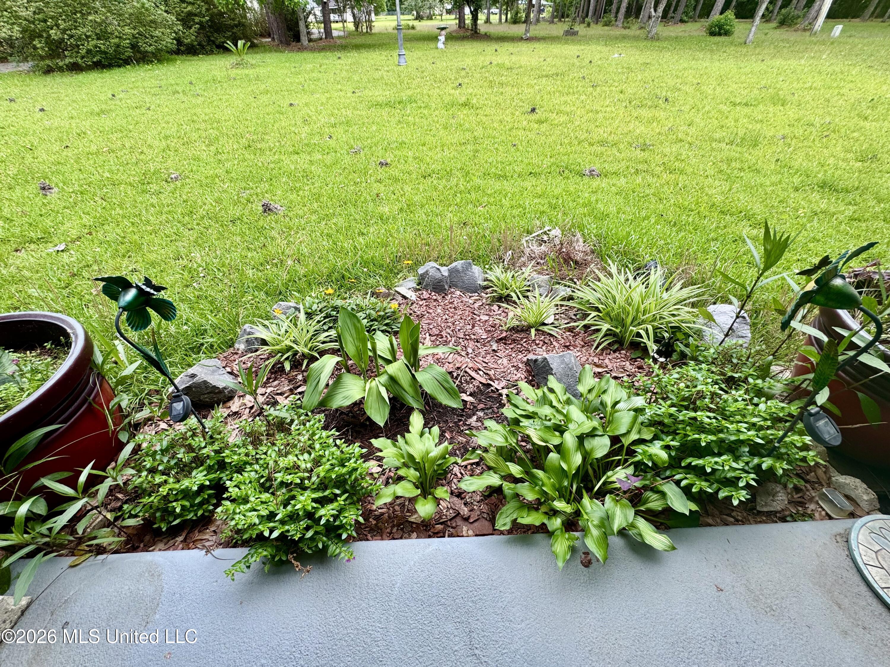 20 C G Smith Road Picayune, MS 39466 - Photo 6 of 29 cg smith flowerbed