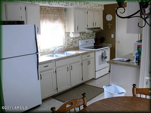 2115 Fishermans Road Overgaard, AZ 85933 - Photo 4 of 9 kitchen