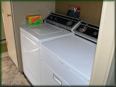 2115 Fishermans Road Overgaard, AZ 85933 - Photo 5 of 9 laundry