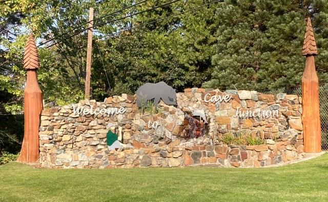 253 Cedar Ridge Drive Cave Junction, OR 97523 - Photo 4 of 11 Welcome to CJ
