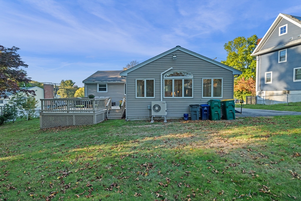 28 Robinson Road Woburn, MA 01801 - Photo 4 of 42 a view of front of a house with a yard
