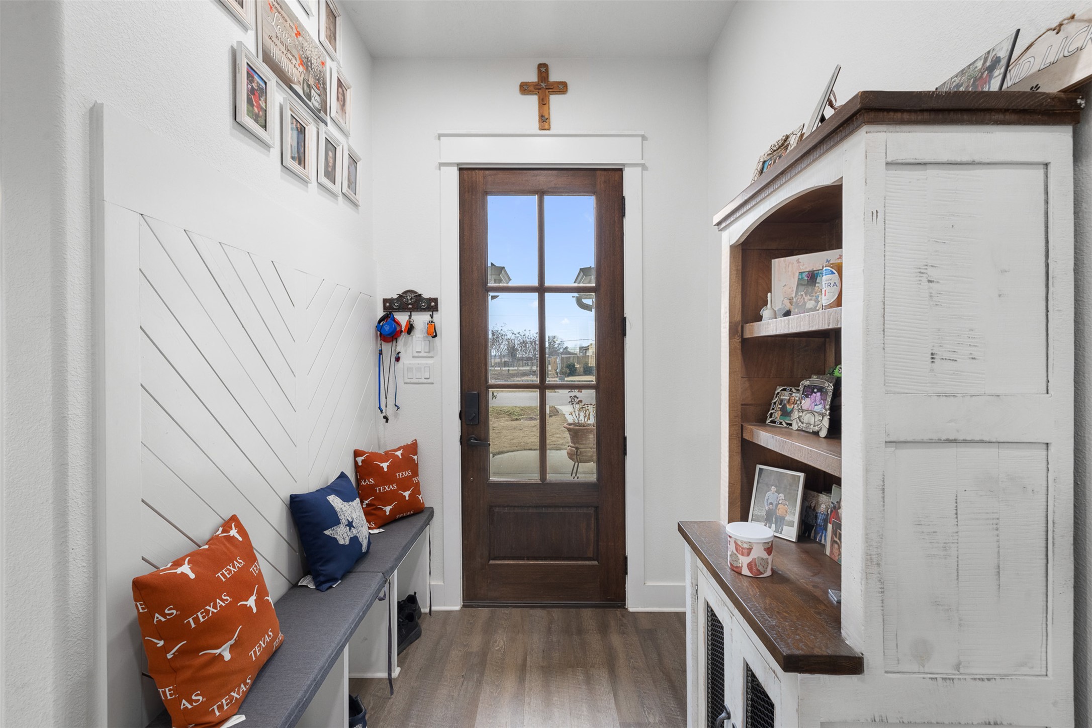149 Windmill Road Somerville, TX 77879 - Photo 10 of 31 Mudroom with dark wood-style floors