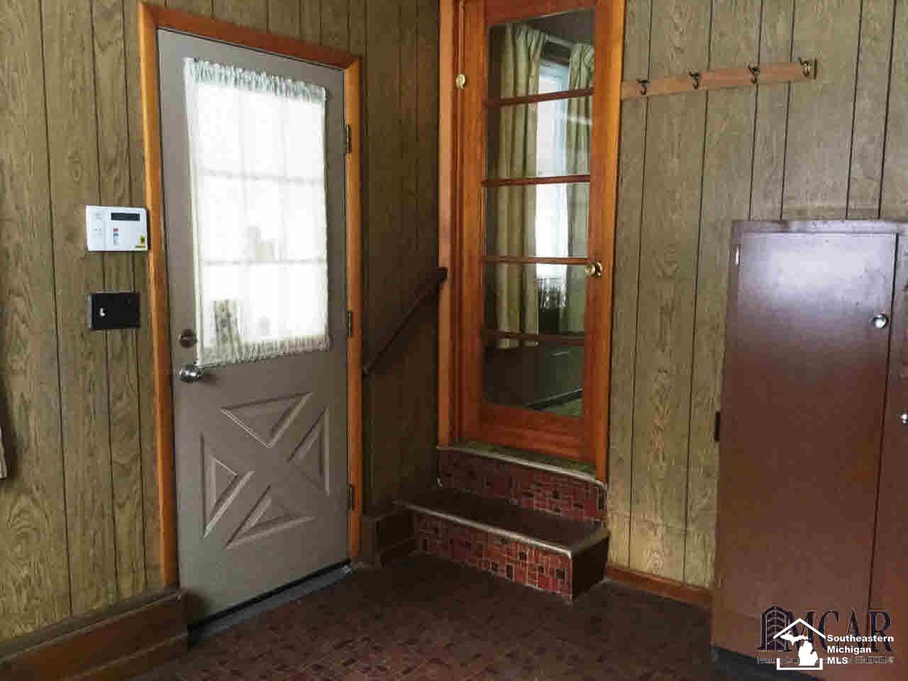 8540 Covert Road Petersburg, MI 49270 - Photo 16 of 31 Breezeway