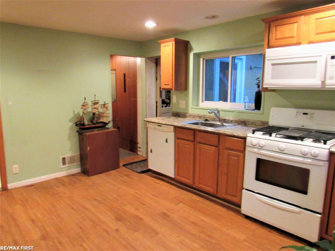 2058 Ridgemont Road Grosse Pointe Woods, MI 48236 - Photo 5 of 21