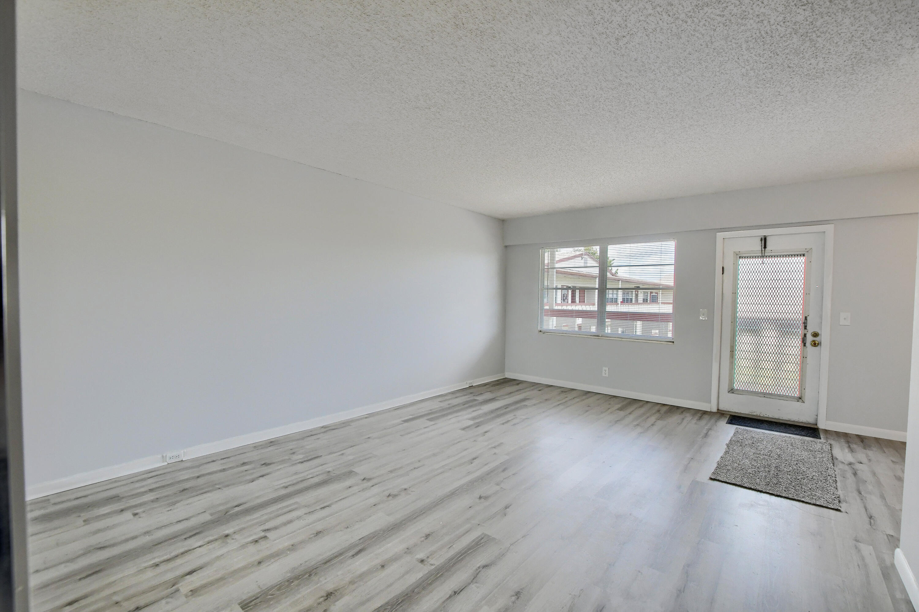 199 Brighton East Boca Raton, FL 33434 - Photo 7 of 23 EBF_3905-HDR(5)