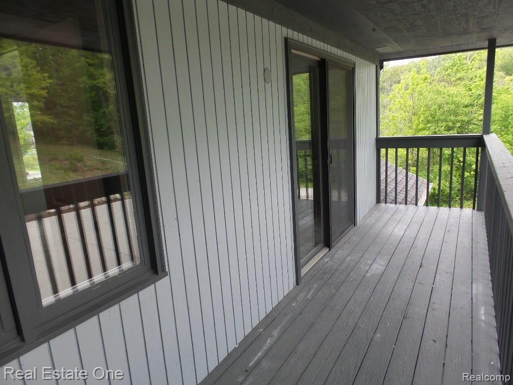 7286 Andersonville Road Clarkston, MI 48346 - Photo 11 of 30 Master's private deck