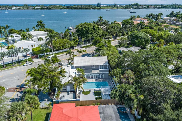 an aerial view of a house with outdoor space and lake view