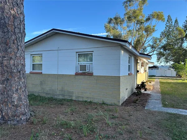 $1,395 | 351 50th Avenue North, St. Petersburg, FL 33703