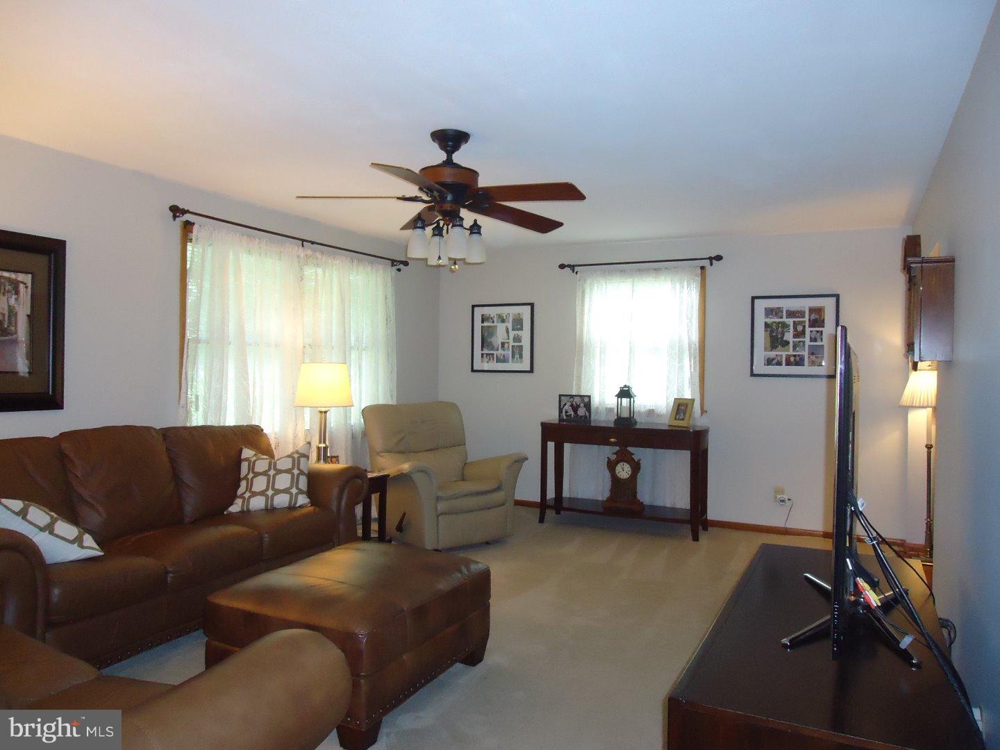 275 Pointers Auburn Road Mannington, NJ 08079 - Photo 5 of 23 Living Room