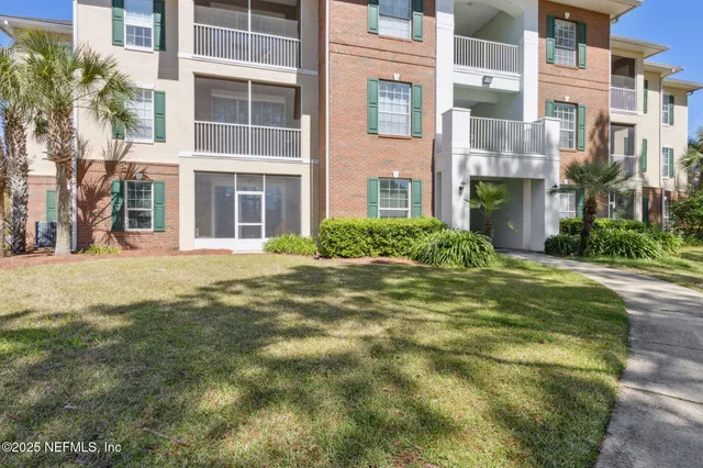 $179,000 | 785 Oakleaf Plantation Parkway, Unit 713, Orange Park, FL 32065