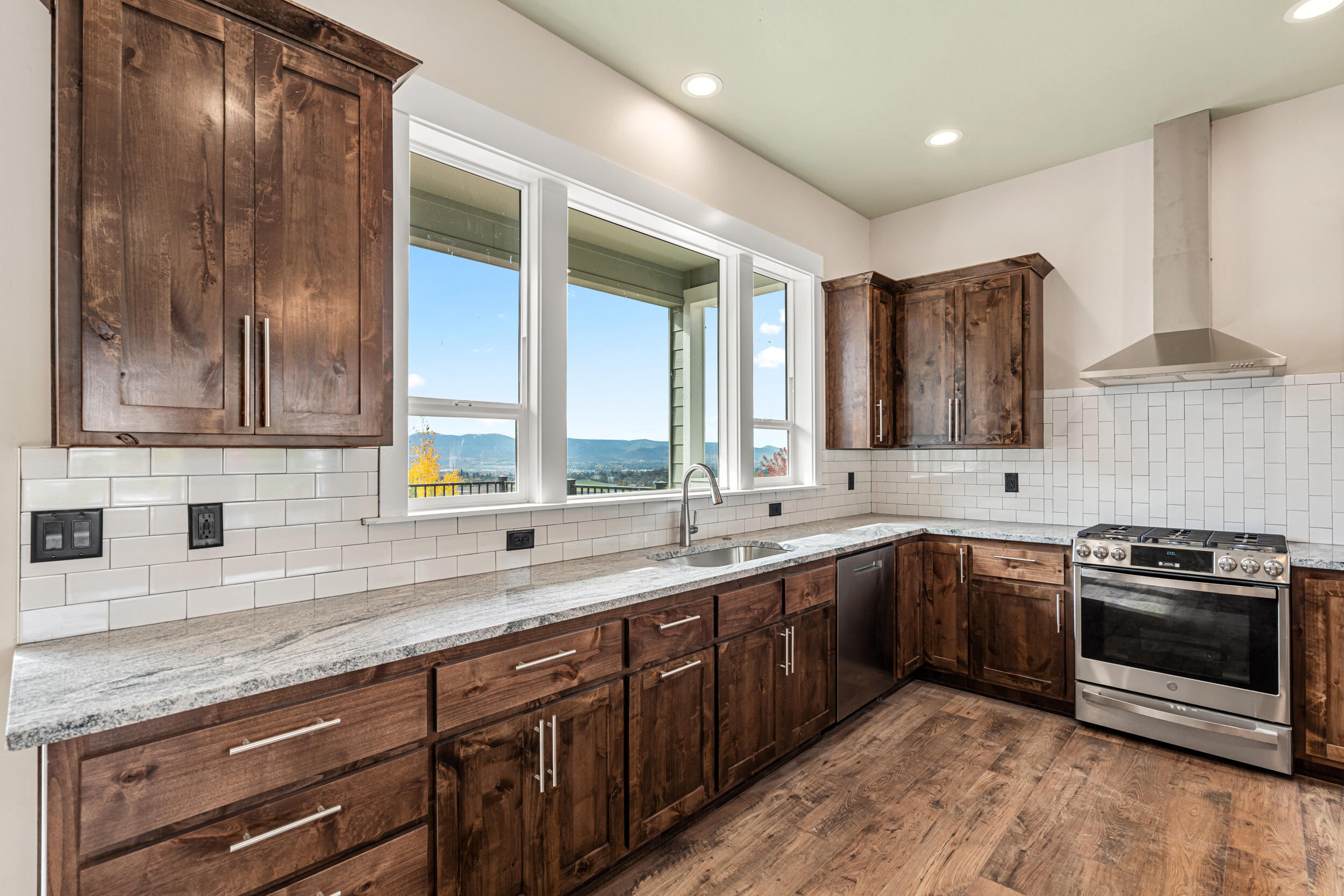 4260 Falcon Ridge Terrace Medford, OR 97504 - Photo 11 of 46