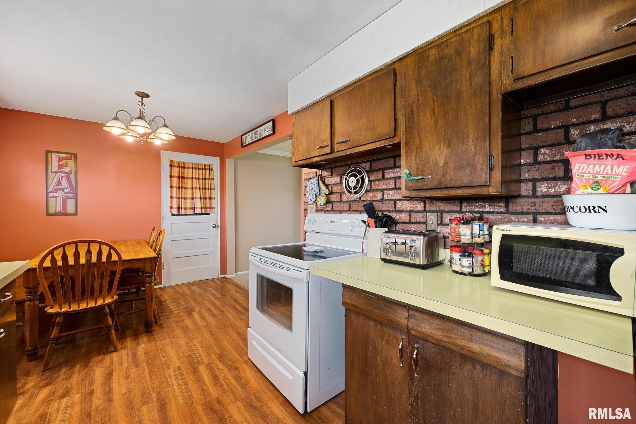 202 Devonshire Road Washington, IL 61571 - Photo 11 of 33
