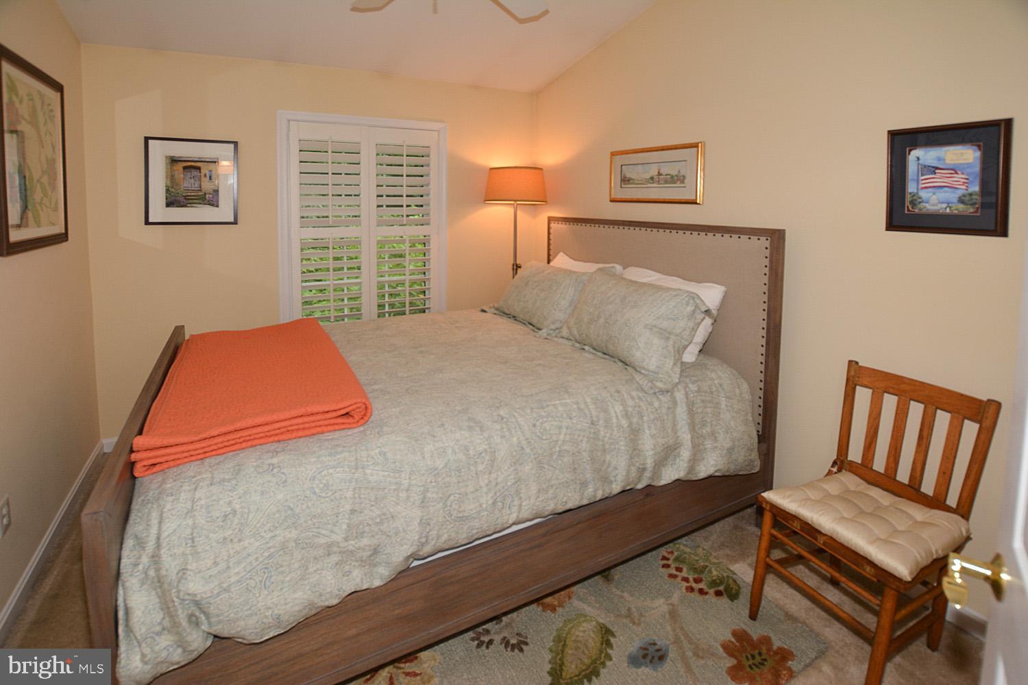11268 Fairwind Way Reston, VA 20190 - Photo 23 of 51 Guest bedroom