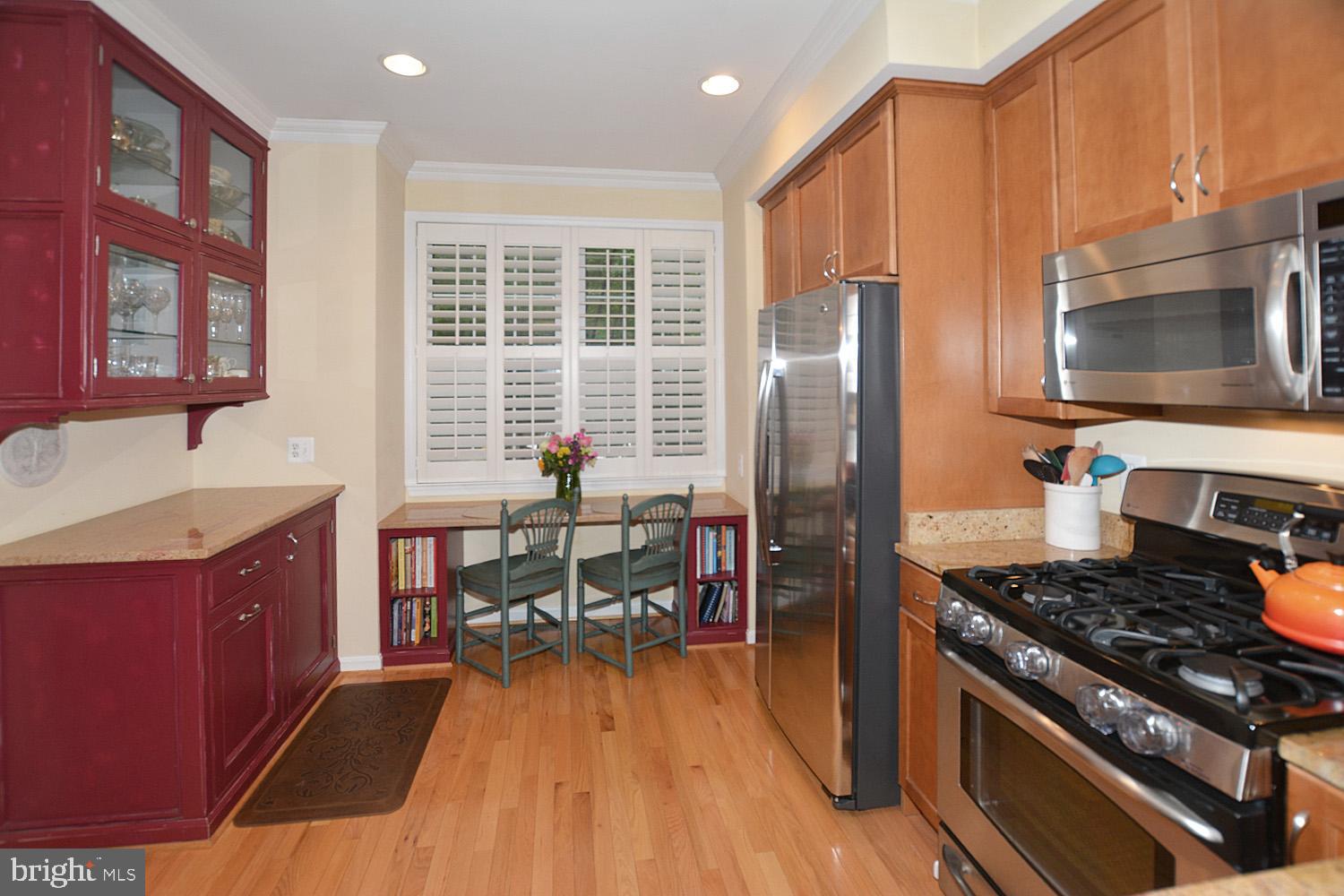 11268 Fairwind Way Reston, VA 20190 - Photo 3 of 51 Beautiful kitchen with custom built-ins