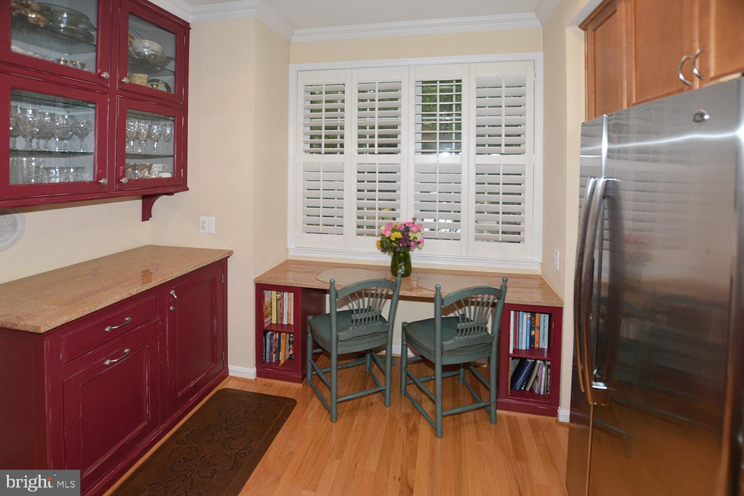 11268 Fairwind Way Reston, VA 20190 - Photo 5 of 51 Beautiful custom built-ins