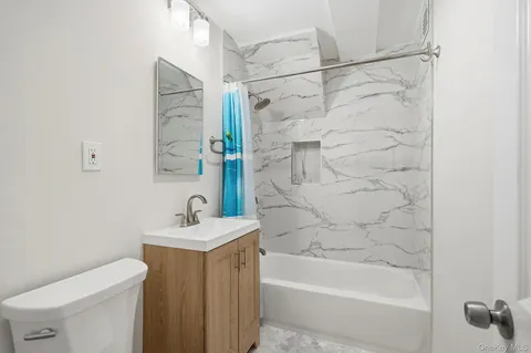 $999,888 | 1649 Lurting Avenue | Morris Park