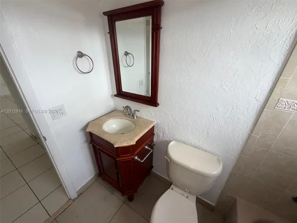 $2,050 | 120 Royal Palm Road, Unit 301, Hialeah Gardens, FL 33016