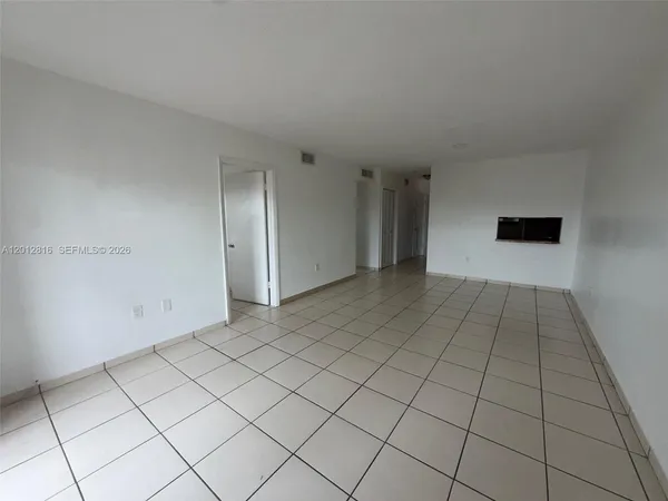 $2,050 | 120 Royal Palm Road, Unit 301, Hialeah Gardens, FL 33016