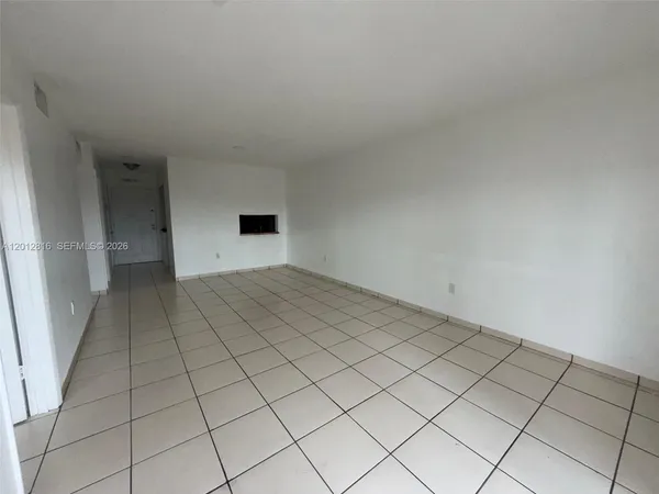 $2,050 | 120 Royal Palm Road, Unit 301, Hialeah Gardens, FL 33016