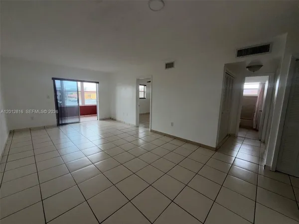 $2,050 | 120 Royal Palm Road, Unit 301, Hialeah Gardens, FL 33016