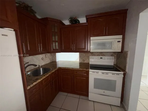 $2,050 | 120 Royal Palm Road, Unit 301, Hialeah Gardens, FL 33016