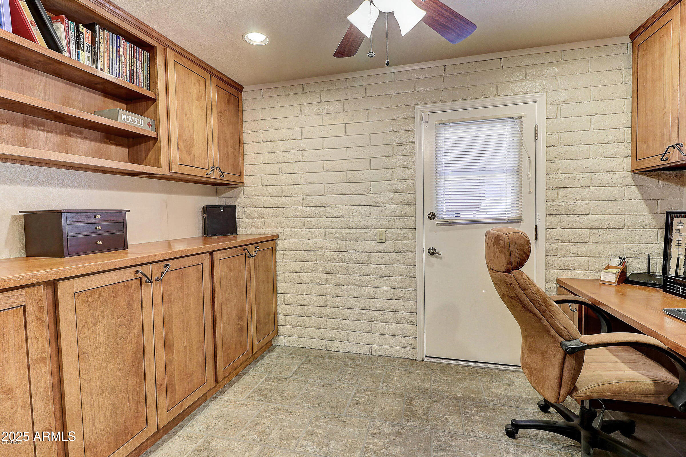 7732 West Wagoner Road Glendale, AZ 85308 - Photo 14 of 30 a view of a workspace with furniture
