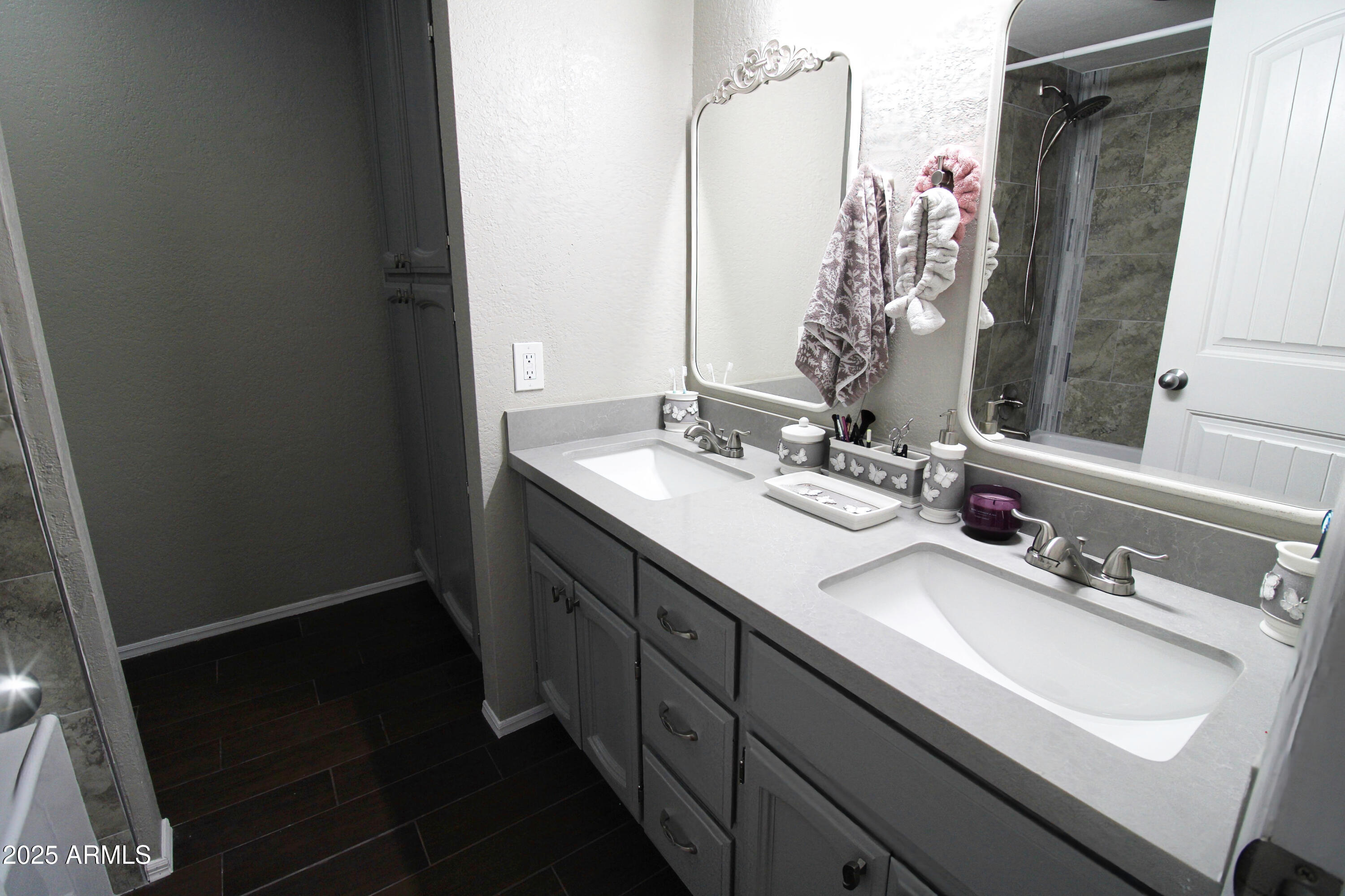 7732 West Wagoner Road Glendale, AZ 85308 - Photo 18 of 30 a bathroom with a sink vanity and a mirror