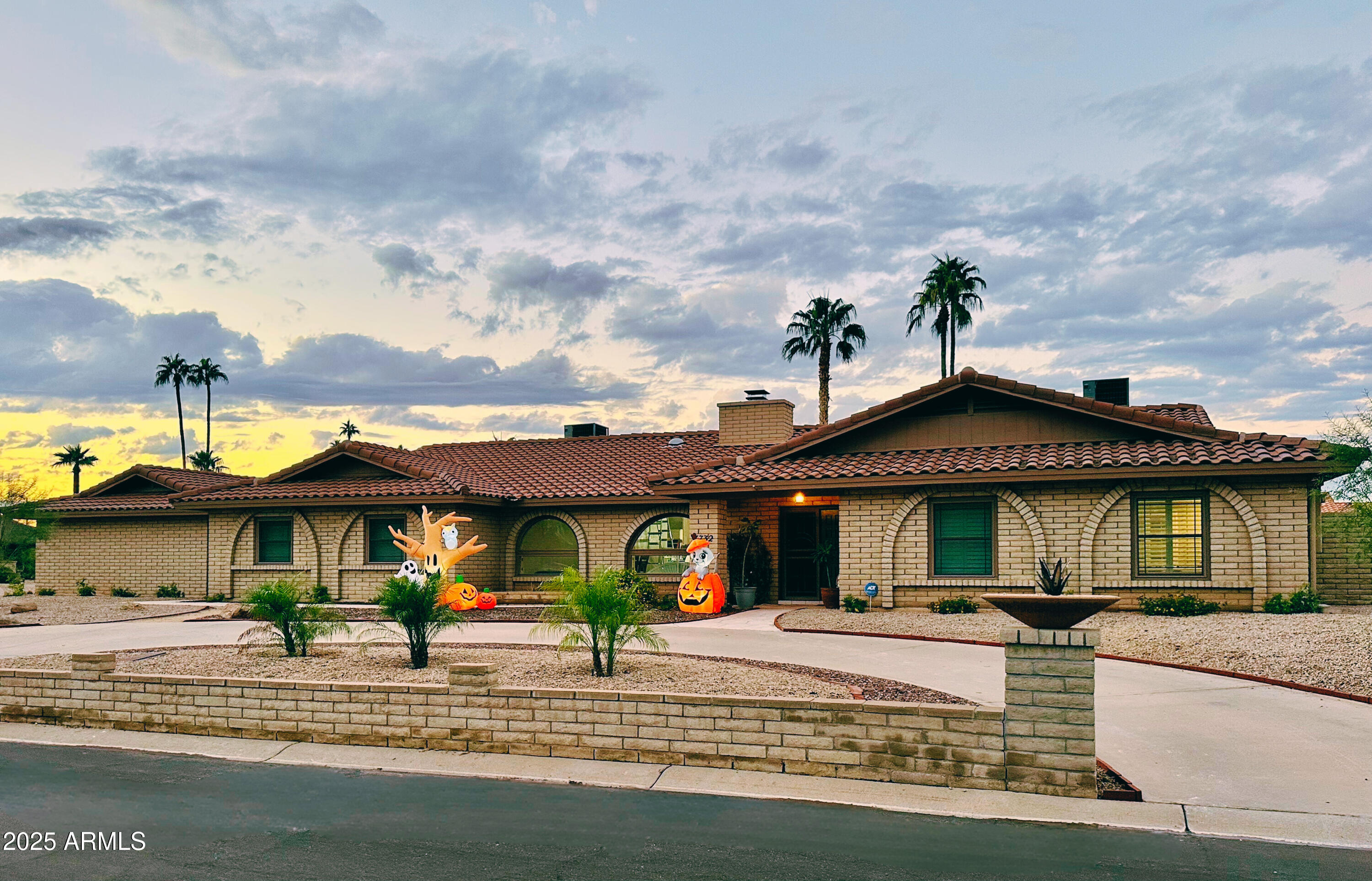 7732 West Wagoner Road Glendale, AZ 85308 - Photo 41 of 41 a front view of a house with a garden and balcony