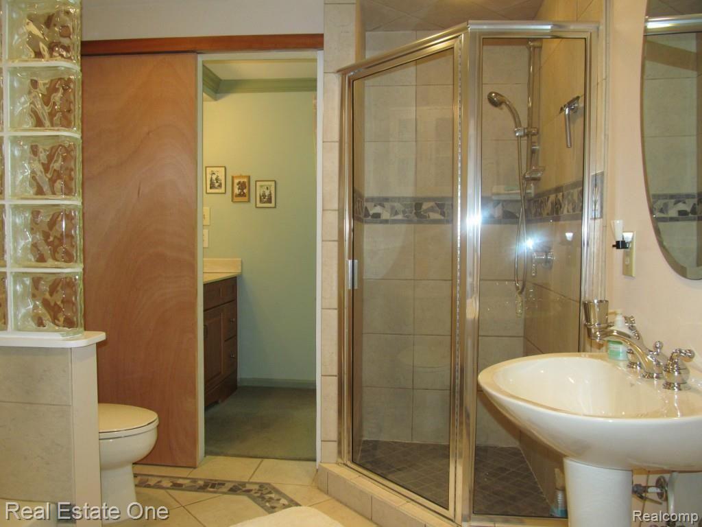 235 Shagbark Drive Rochester, MI 48309 - Photo 36 of 38 IMG_0586.jpg