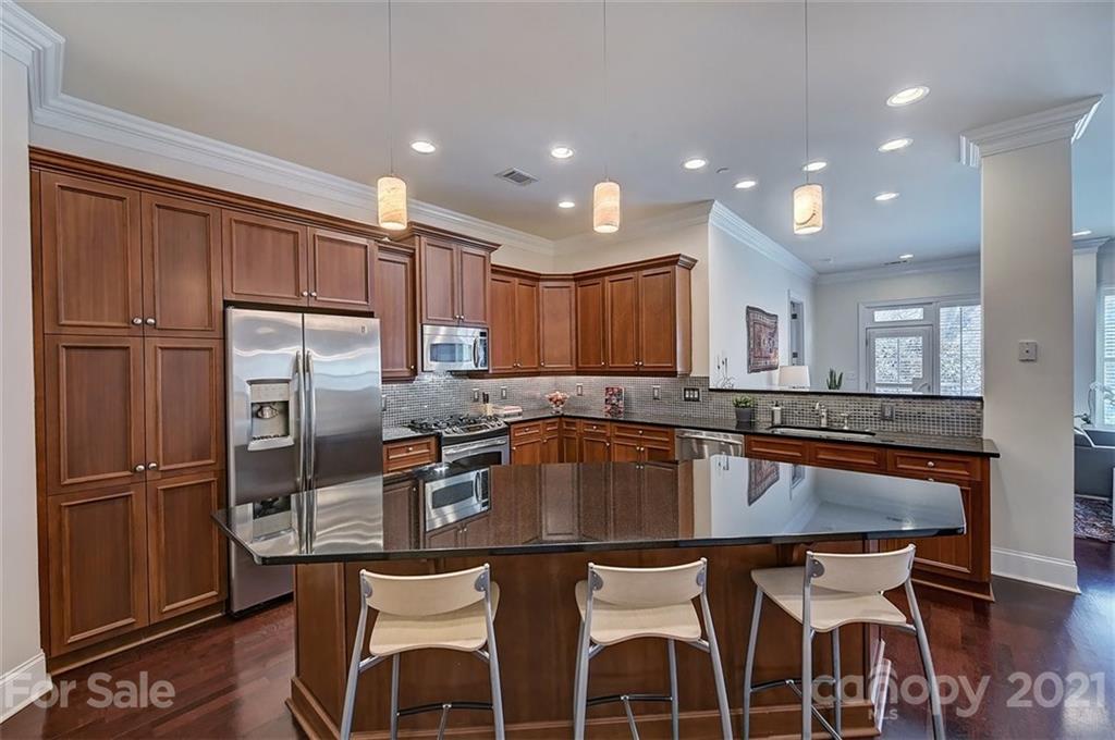 626 Queens Road, Unit 201 Charlotte, NC 28207 - Photo 11 of 32 Gallery Image 11