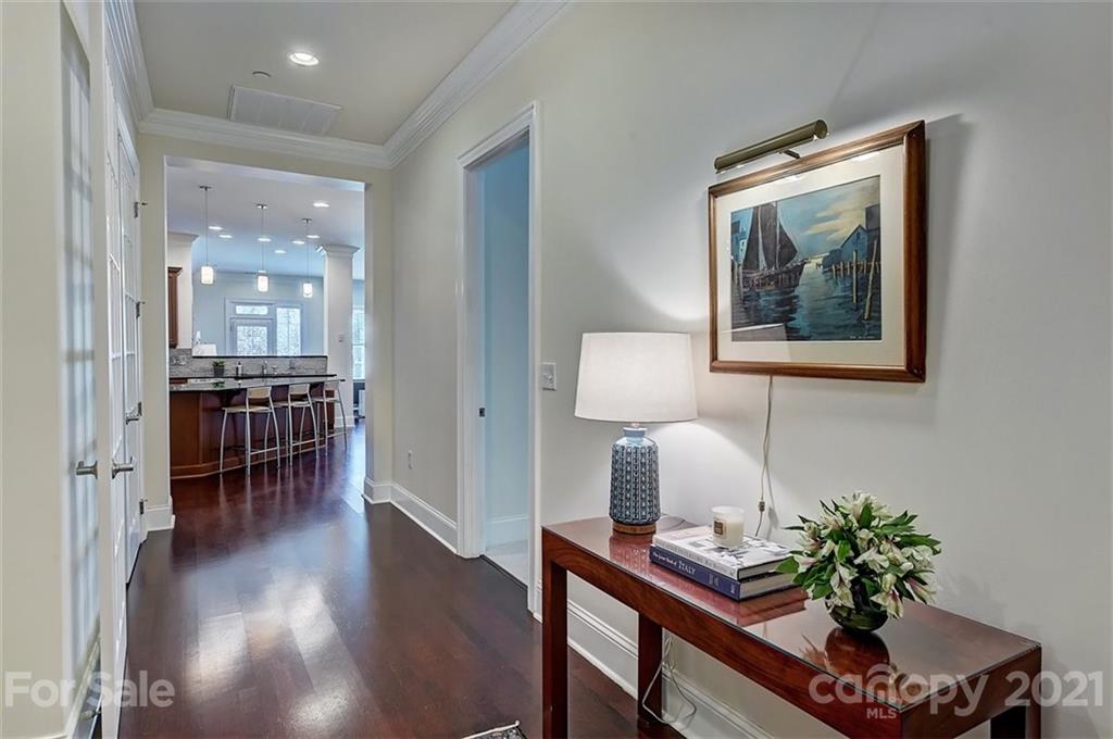 626 Queens Road, Unit 201 Charlotte, NC 28207 - Photo 3 of 32 Gallery Image 3