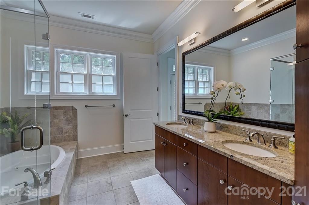 626 Queens Road, Unit 201 Charlotte, NC 28207 - Photo 25 of 32 Gallery Image 25