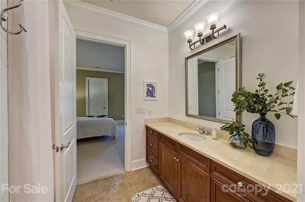 626 Queens Road, Unit 201 Charlotte, NC 28207 - Photo 28 of 32 Gallery Image 28