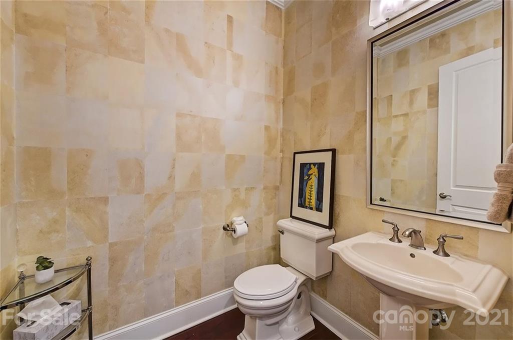 626 Queens Road, Unit 201 Charlotte, NC 28207 - Photo 30 of 32 Gallery Image 30
