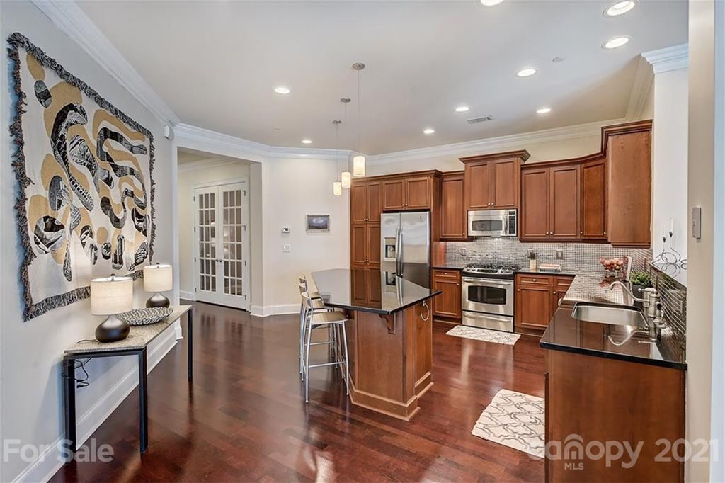 626 Queens Road, Unit 201 Charlotte, NC 28207 - Photo 8 of 32 Gallery Image 8