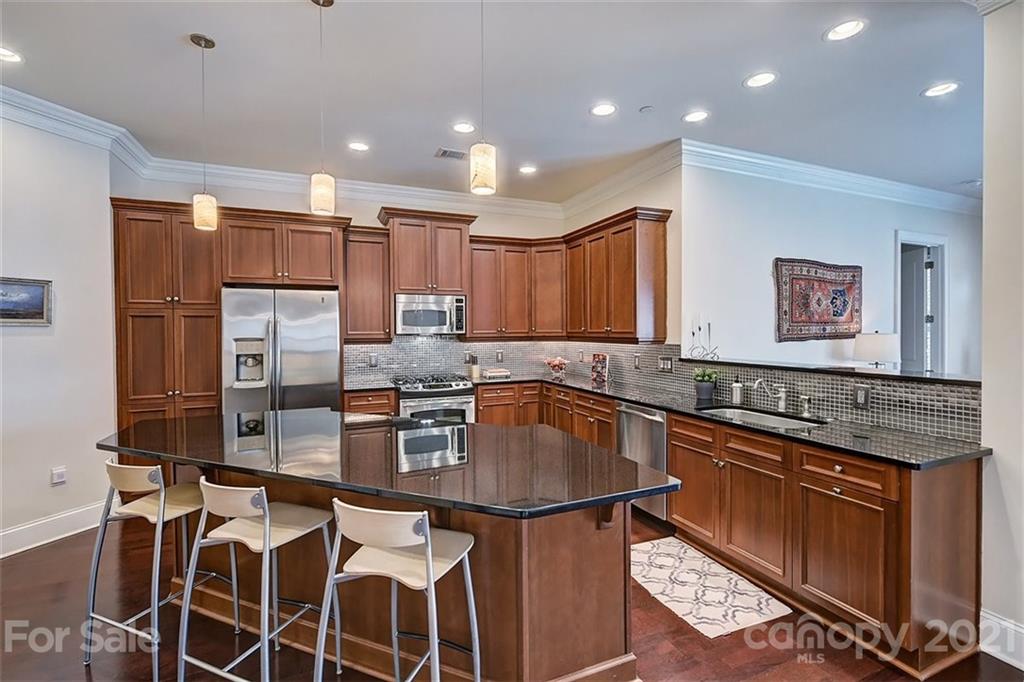 626 Queens Road, Unit 201 Charlotte, NC 28207 - Photo 10 of 32 Gallery Image 10