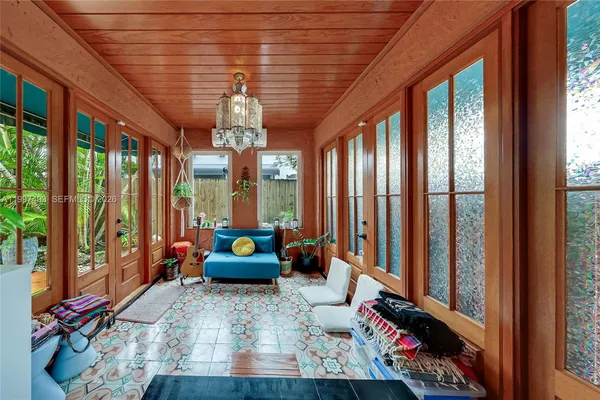 $5,550 | 521 Northeast 74th Street, Miami, FL 33138