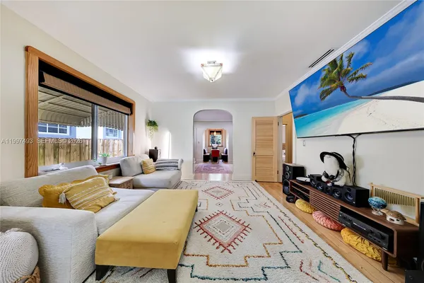 $5,550 | 521 Northeast 74th Street, Miami, FL 33138