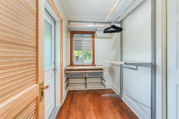 $5,550 | 521 Northeast 74th Street, Miami, FL 33138