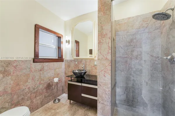 $5,550 | 521 Northeast 74th Street, Miami, FL 33138