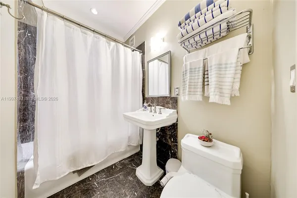 $5,550 | 521 Northeast 74th Street, Miami, FL 33138