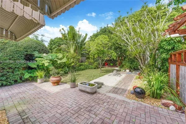 $5,550 | 521 Northeast 74th Street, Miami, FL 33138