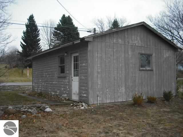8900 South Maple City Road Maple City, MI 49664 - Photo 20 of 22 1740744-19.JPG